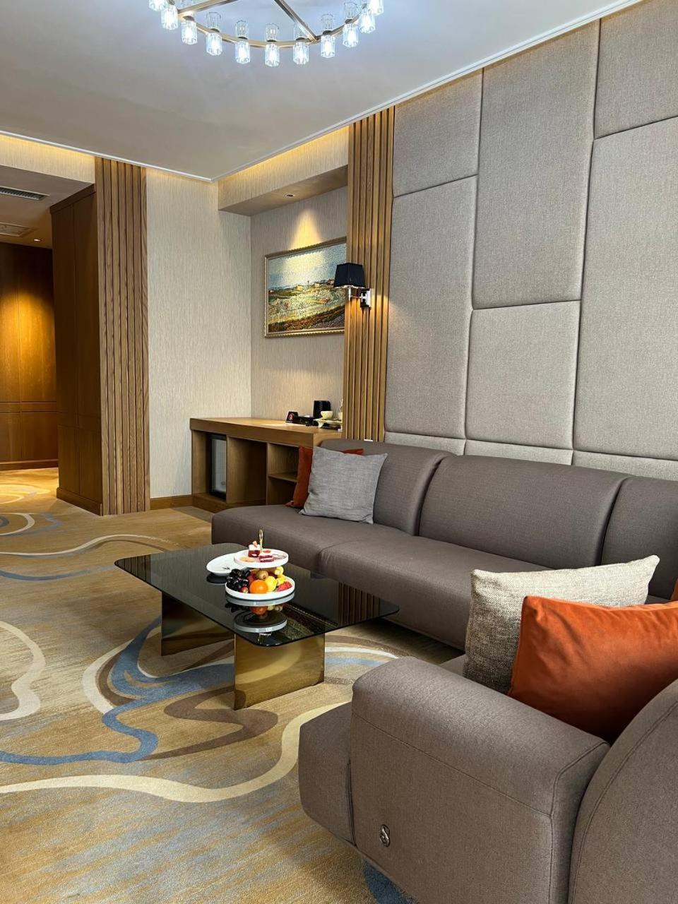 Sofia International Hotel Бішкек Екстер'єр фото