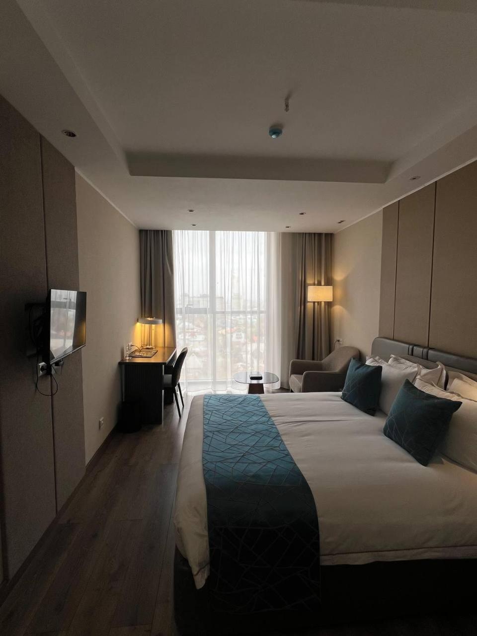 Sofia International Hotel Бішкек Екстер'єр фото