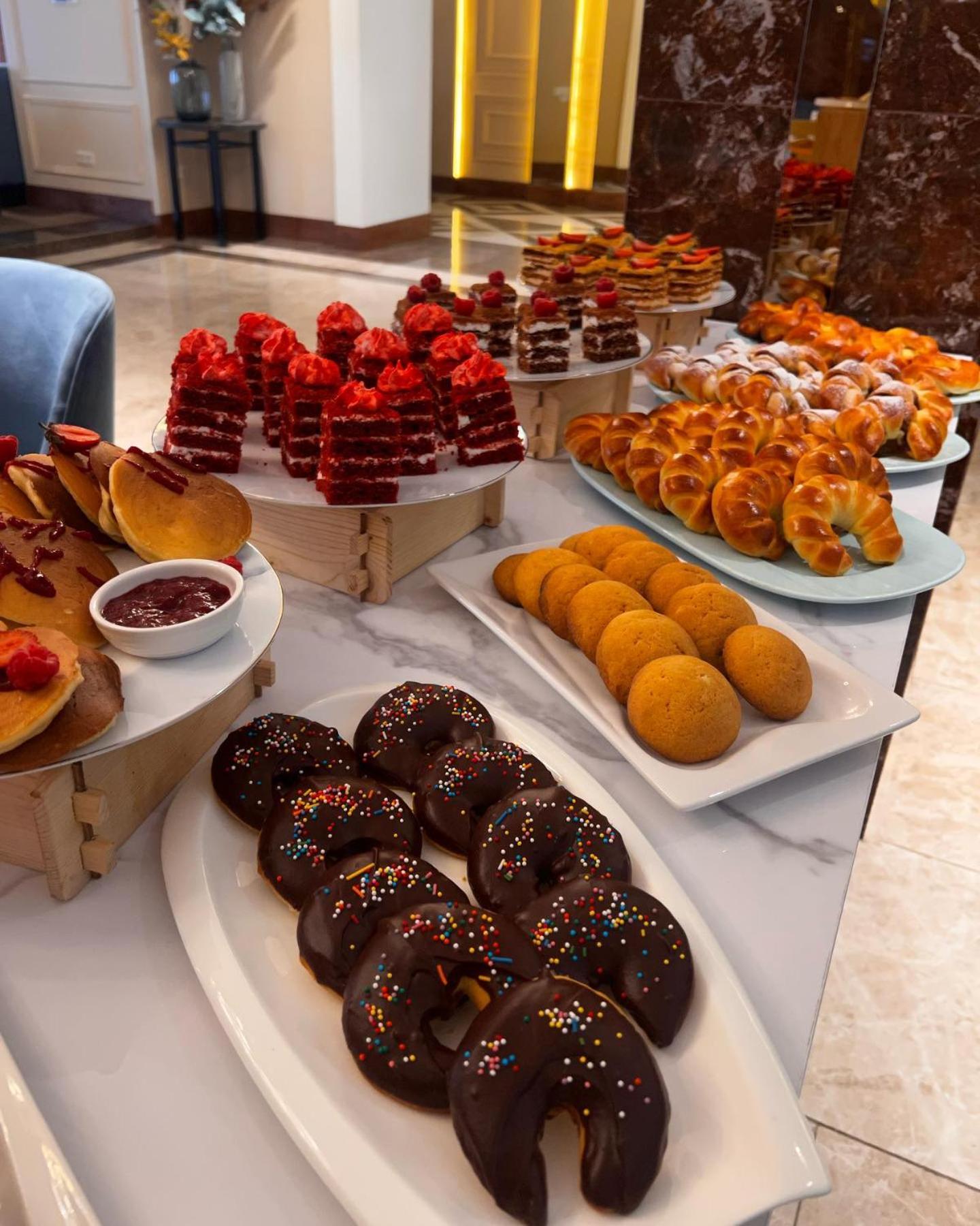 Sofia International Hotel Бішкек Екстер'єр фото